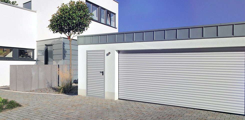 Serrande avvolgibili con porta pedonale laterale Porte per garage avvolgibili